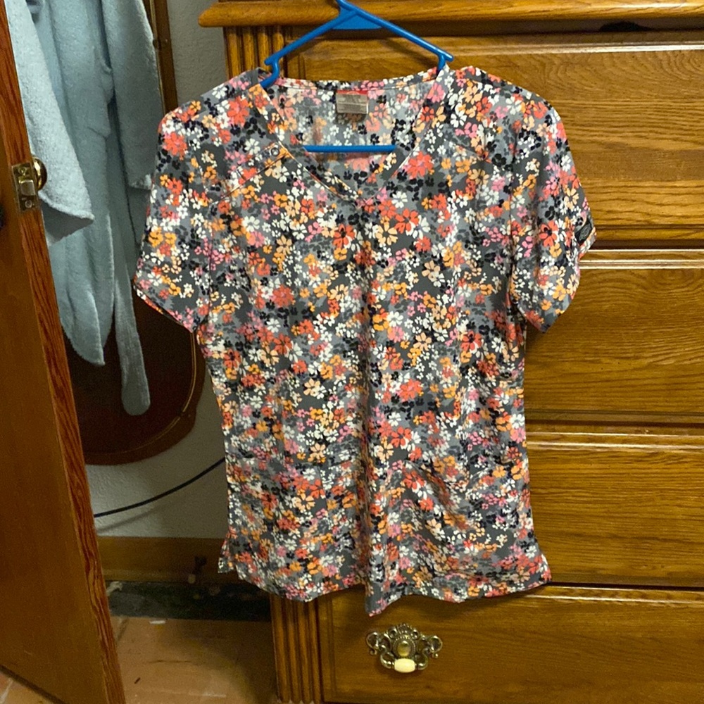 Scrub top